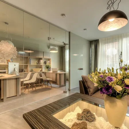 伯恩公寓 公寓式酒店 敖德萨